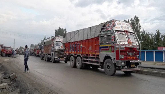 11 youth traveling in a truck from Jammu to Srinagar put under quarantine at Ramban