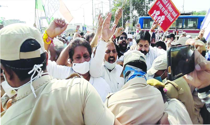 Congress holds strong protest march over new JK Land Laws, Anti-farmers laws