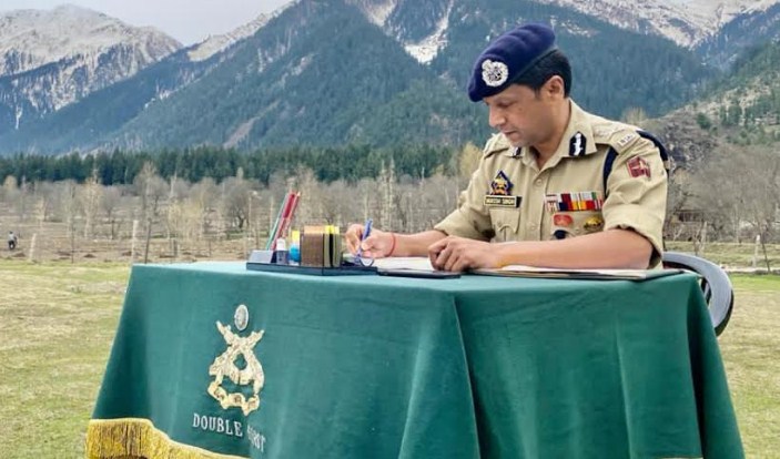 IGP Jammu Zone visits Marwah holds Darbar of Jawans , reviews crime position of district Kishtwar