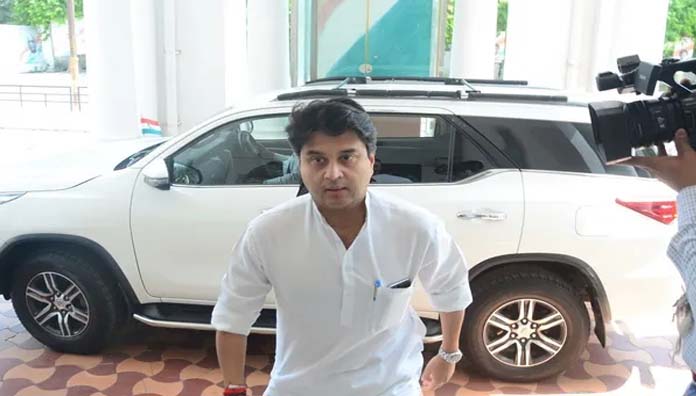 Jyotiraditya Scindia, mother admitted to Delhi hospital; coronavirus test results awaited