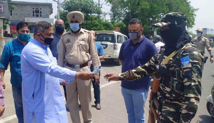 NGO S.D.H.P and BJP Jammu West distribute masks and sanitizers amongst public and police personnel