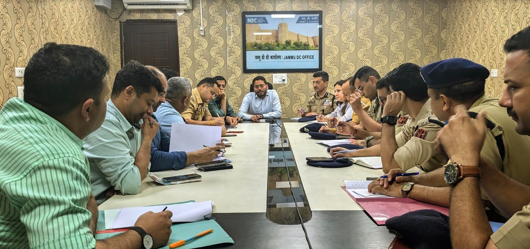 J&K admin asks agitating lawyers to call off strike