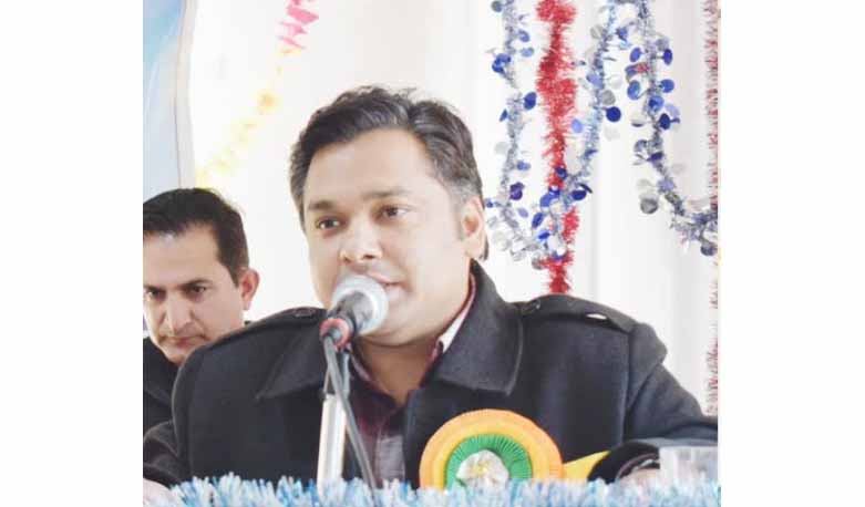 Piyush Singla presents regularization orders to Contingent Paid Workers