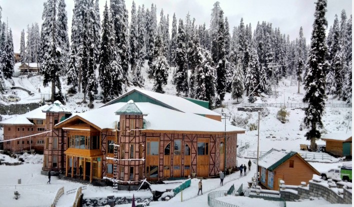   Leh highway, Mughal road closed due to snowfall