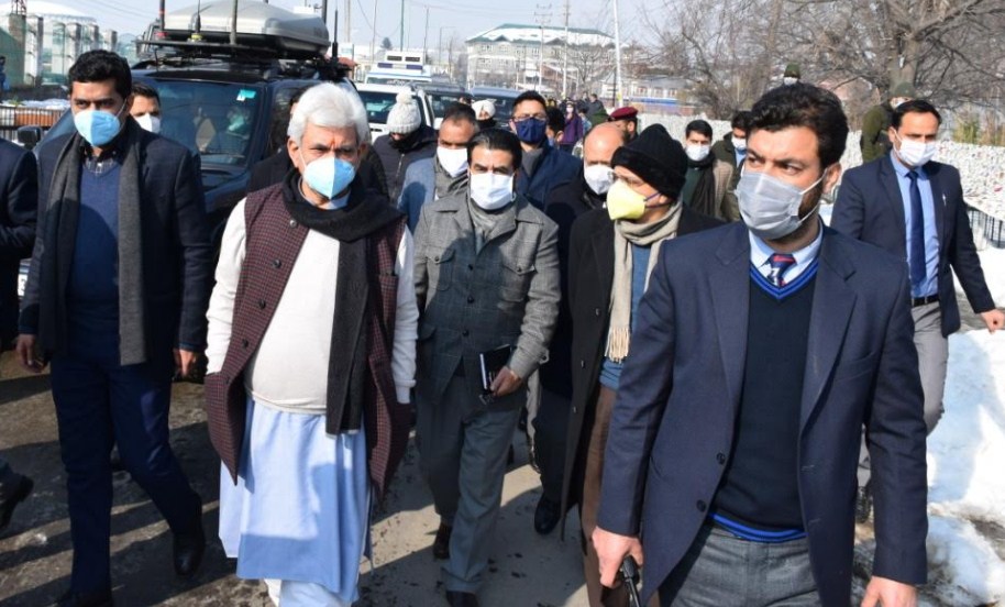 J&K LG assesses situation arising out of snowfall, takes stock of restoration measures