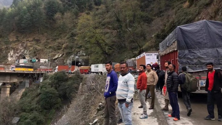 Jammu-Srinagar National Highway remain closed for 3rd Consecutive Day, Thousands stranded