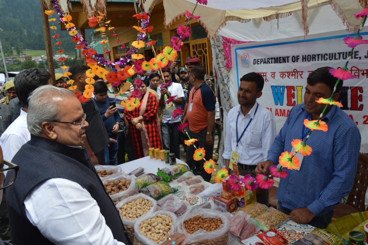 Governor reviews Yatra arrangements at Nunwan Base Camp