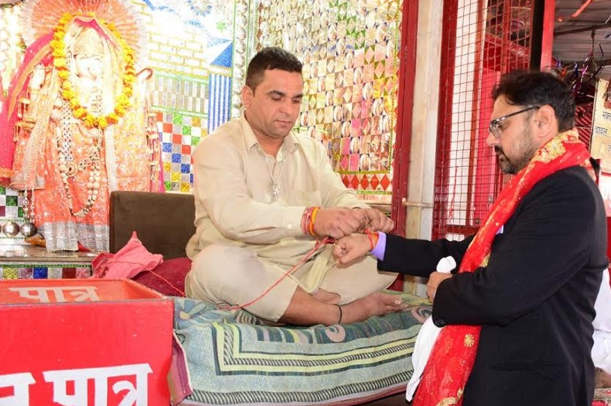 Satish Sharma visits Bawe Wali Mata; prays for J&K’s peace, prosperity