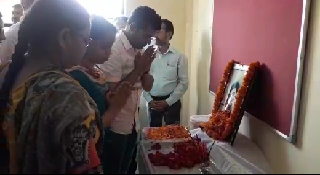 Rich floral tributes paid to deceased KAS officer Sushil Attri 