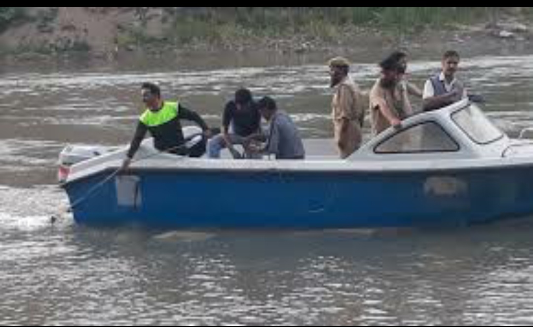 21 years old youth dies as Boat Capsizes in Jhelum 