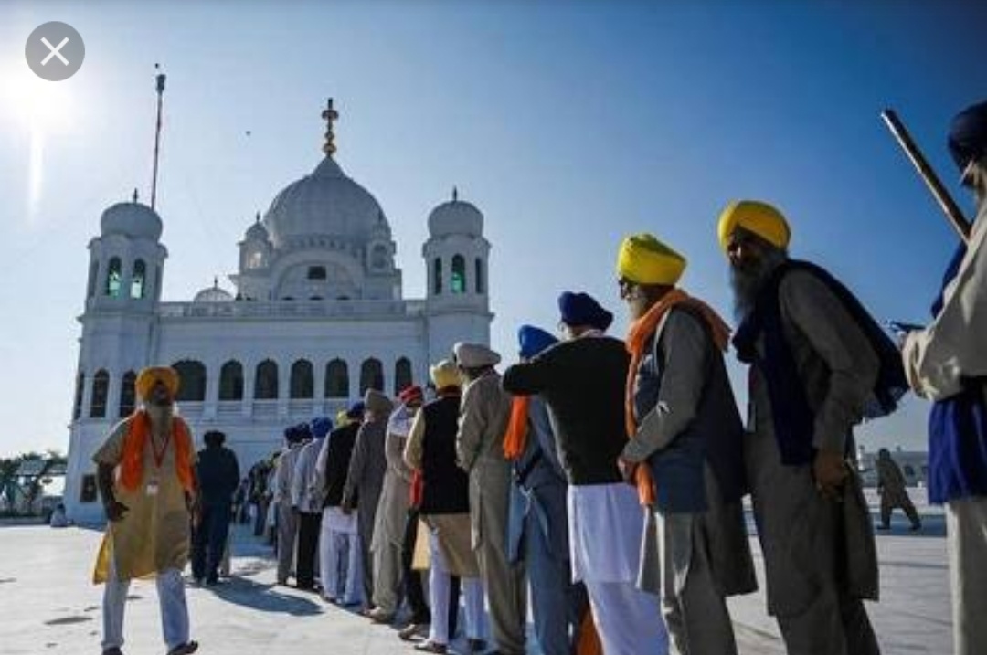 First batch of 562 pilgrims offer prayers at Kartarpur, praise Facilities 