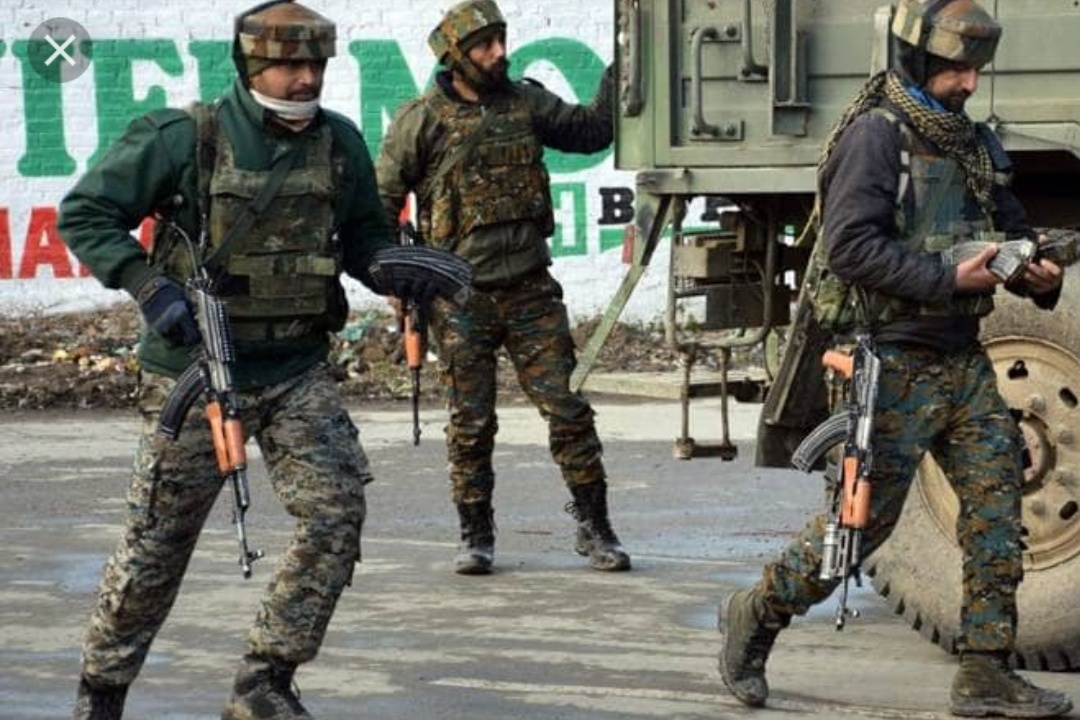 One more hizbul Militant killed in Pulwama Encounter, encounter rages on 
