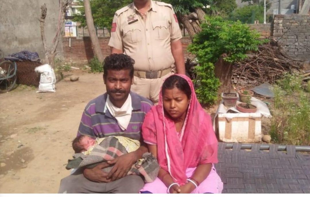 Woman gives birth to baby in Police Van amid Lockdown in Jammu