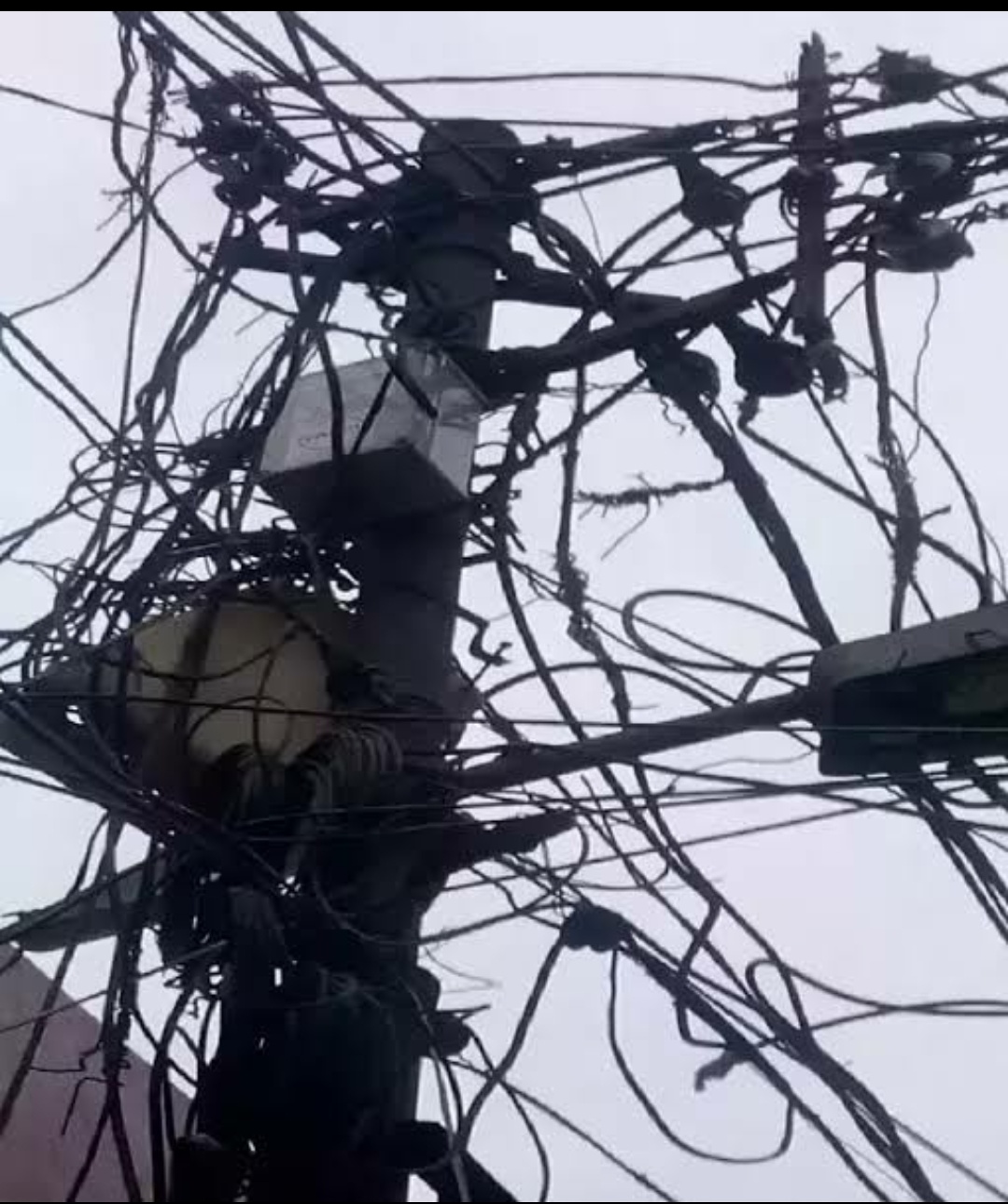 As Rains drop temperature in Jammu, PDD grapples to restore power in most parts