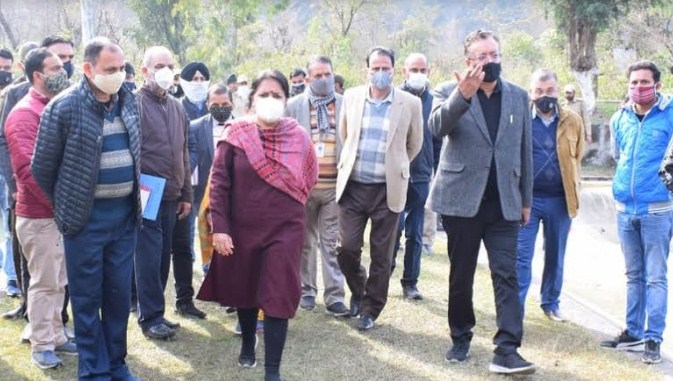 Navin Choudhary visits Reasi; reviews functioning of agriculture, allied departments