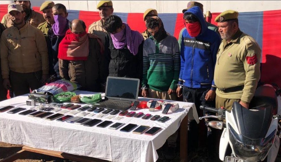Gang of thieves busted by Rajouri police