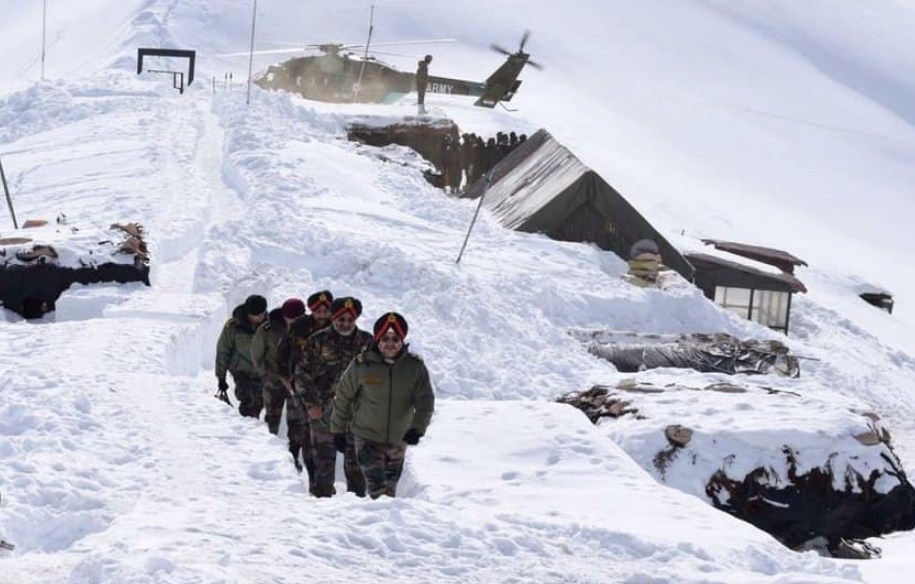 Northern army commander reveiws security situation along LoC in Kashmir
