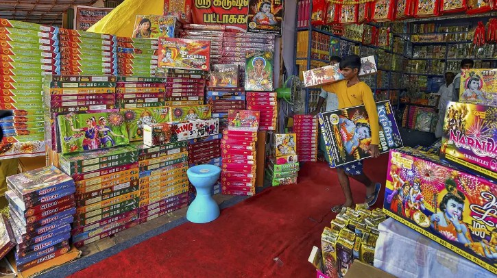 Total ban on firecrackers in Delhi-NCR from midnight; restrictions in other parts of the country