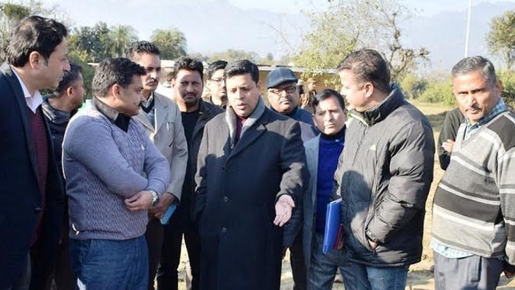 Div Com visits Udhampur reviews developmental projects