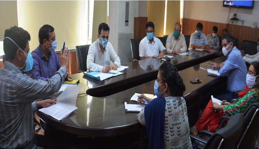 Div Com reviews progress on border bunkers
