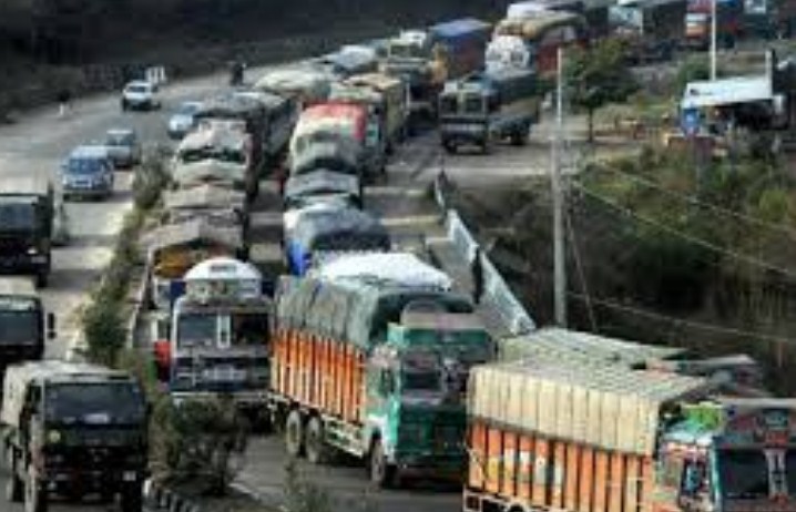 One-way traffic to continue on Srinagar-Jammu highway