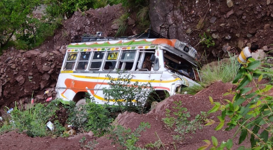 J&K: 8 students injured as bus falls into gorge near Udhampur district