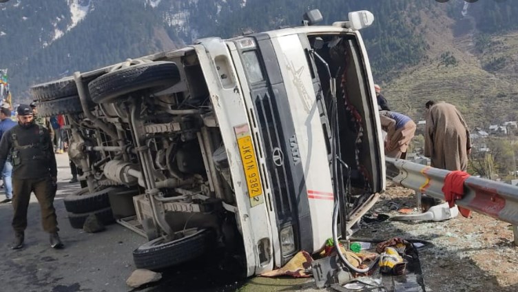 J&K: Two tourists killed, dozens injured as vehicle overturns