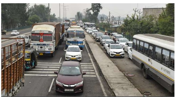 Delhi traffic alert: Tikri, Jharoda, Jhatkira Borders closed; Know roads and routes to avoid