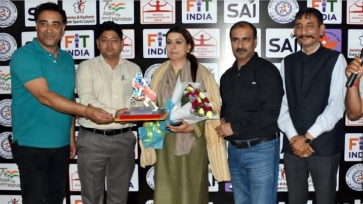 Div Com Jammu felicitates winner, runner up, ace players & Secretary Sports Council