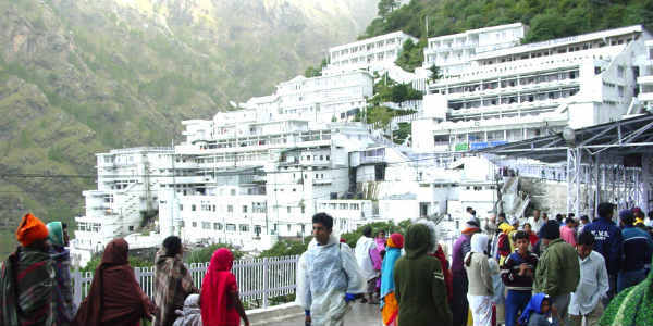 Unprecedented rush at Vaishno Devi, 47,369 pay obeisance on saturday 