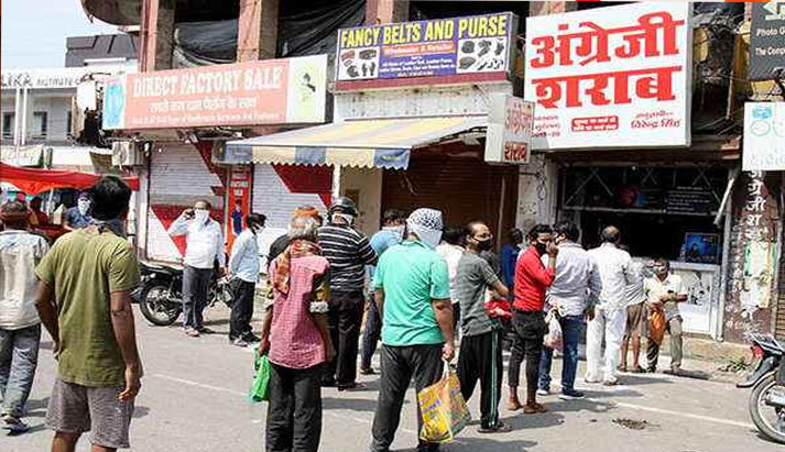 Long queues outside liquor shops in Delhi minutes after  Kejriwal's lockdown announcement