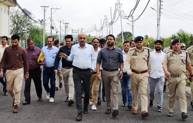 DC Jammu inspects Yatri Bhawan Bhagwati Nagar