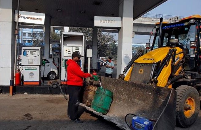 Petrol, diesel prices remain unchanged. Check latest rates