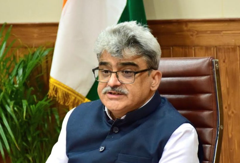 Dulloo assesses progress on Smart City works, other schemes of H&UDD