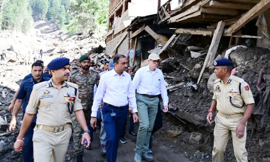 CM Omar Abdullah visits areas affected by cloudburst in Kishtwar Chasoti; announces Ex-Gratia Relief for Victims