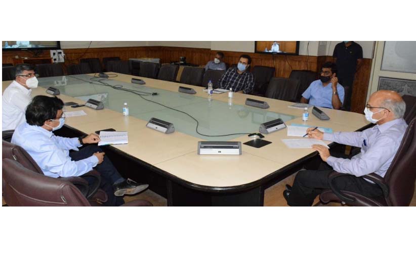 Advisor Sharma chairs meeting on revival of Business sector in J&K