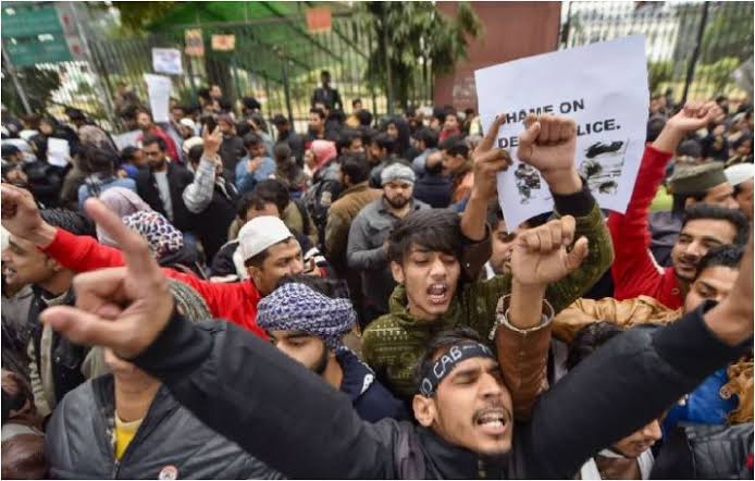 Anti CAA Protests: 15 killed in UP, Sonia-Rahul to lead Congress Dharna at Rajghat