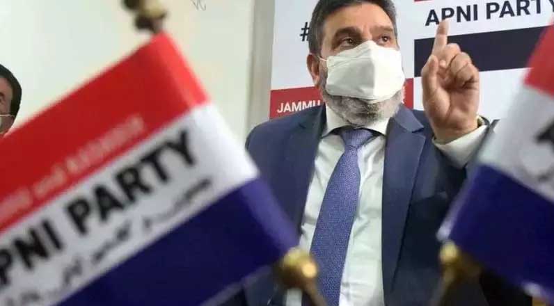 About 20 political activists join AP in Kashmir