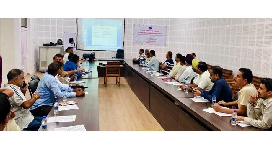 PDD Launches Massive Parallel Training Sessions Across J&K; 780 Linemen Receive Hands-On Training on Electrical Safety