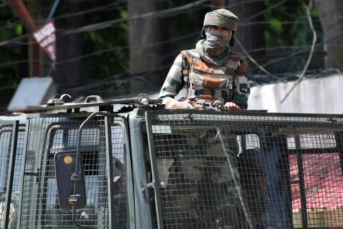 Indian Army foils major infiltration bid along LoC as Pakistan violates Ceasefire in North Kashmir