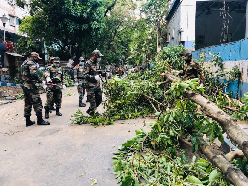 Army help restore essential services in Kolkata, protests continue to rock