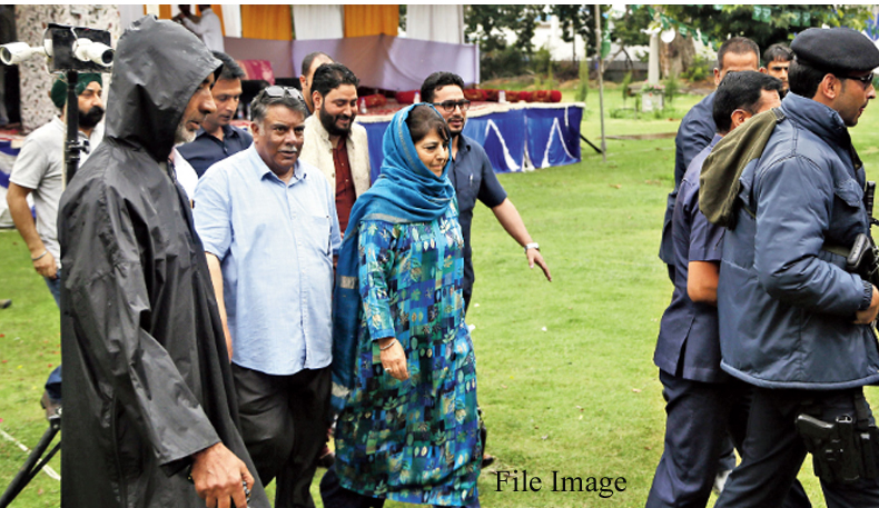 Mehbooba Mufti arrives in Jammu amid protests by Rashtriya Bajrang Dal, Shiv Sena