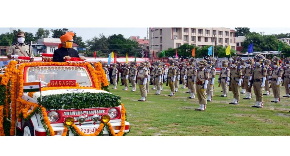 Advisor Sharma unfurls tricolor at divisional level function