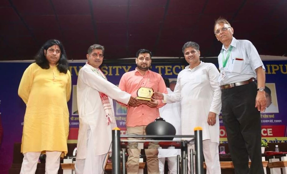Jaipur University felicitates Astrologers 