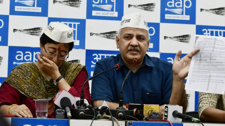 AAPs candidate against Gautum Gambhir breaks down during presser, accuses BJP of smear campaign