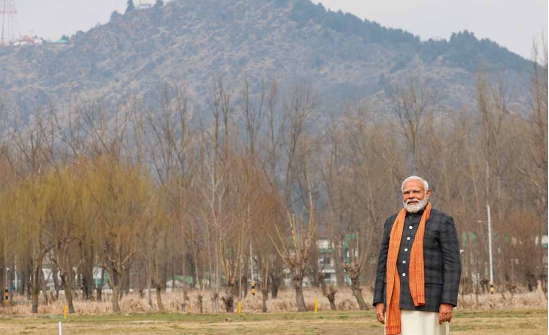 Prime Minister Narendra Modi arrives in Srinagar