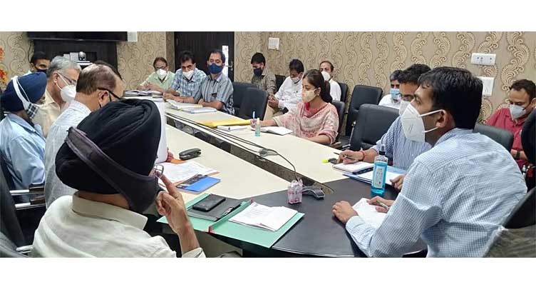 DC Jammu reviews progress of work on Languishing Projects  
