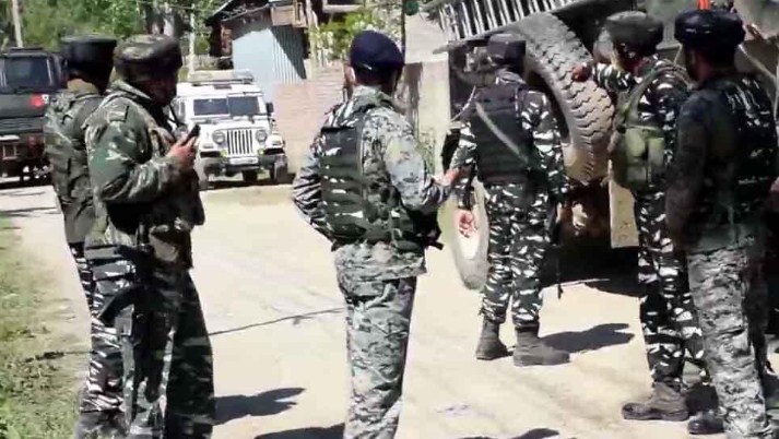 Militants attack security forces in Pulwama