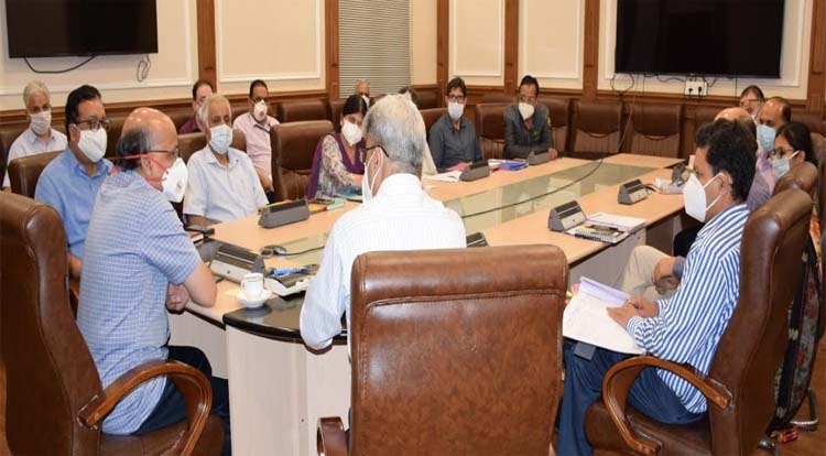 CS reviews Covid-19 management in Jammu GMC, AHs