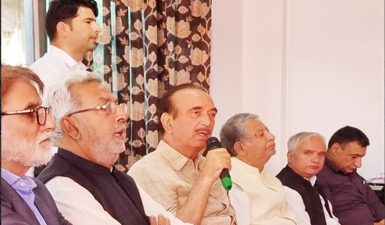 Azad holds key party leaders meet in Srinagar